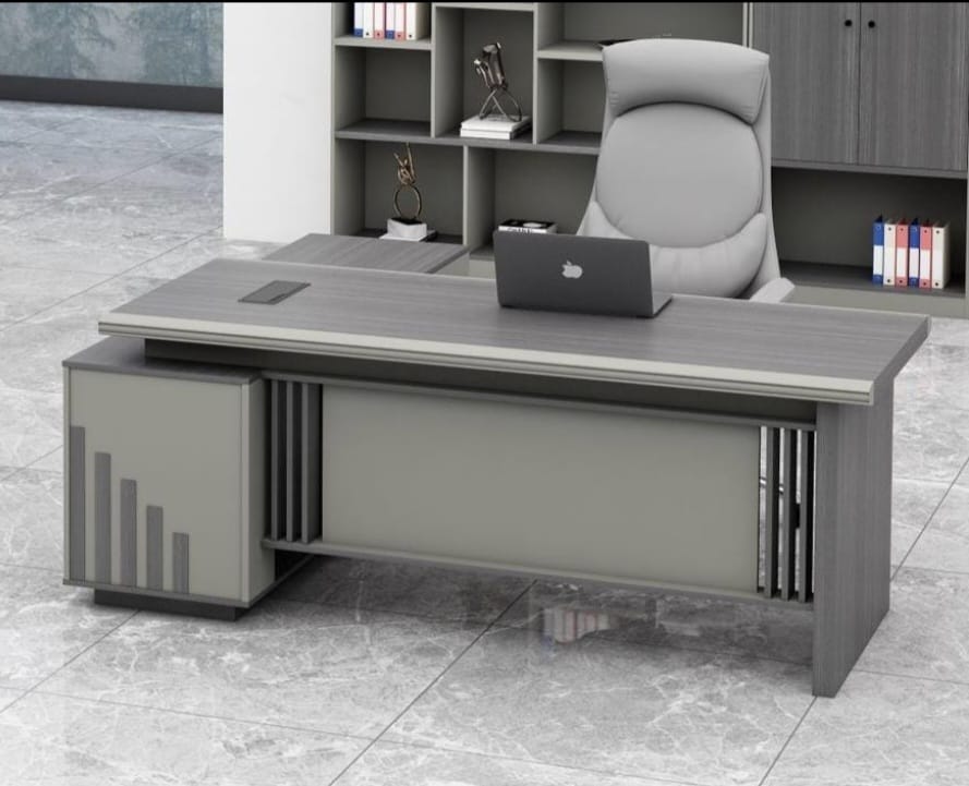 OREO REVOLVING BOSS CHAIR, product view 1